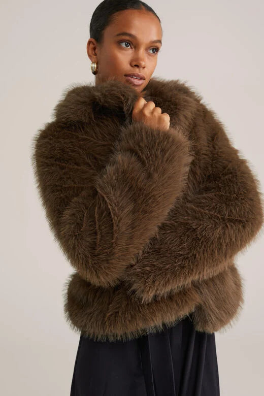 Fur Cape Jas